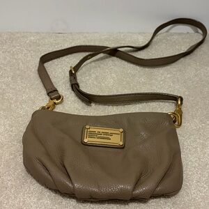 MARC JACOBS MINI Q PERCY VINTAGE TAUPE LEATHER BAG CROSSBODY